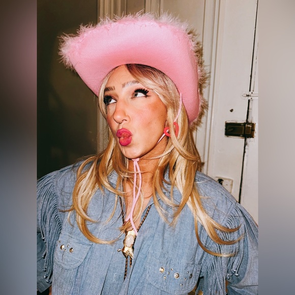 Meet your posher, Desiree 🦋 - Picture 4 of 16